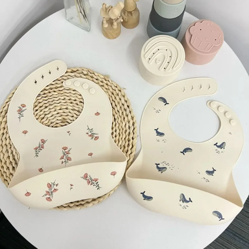 Śliczny Śliniak do Karmienia,  – Silicone Baby Bibs recenzja i cena